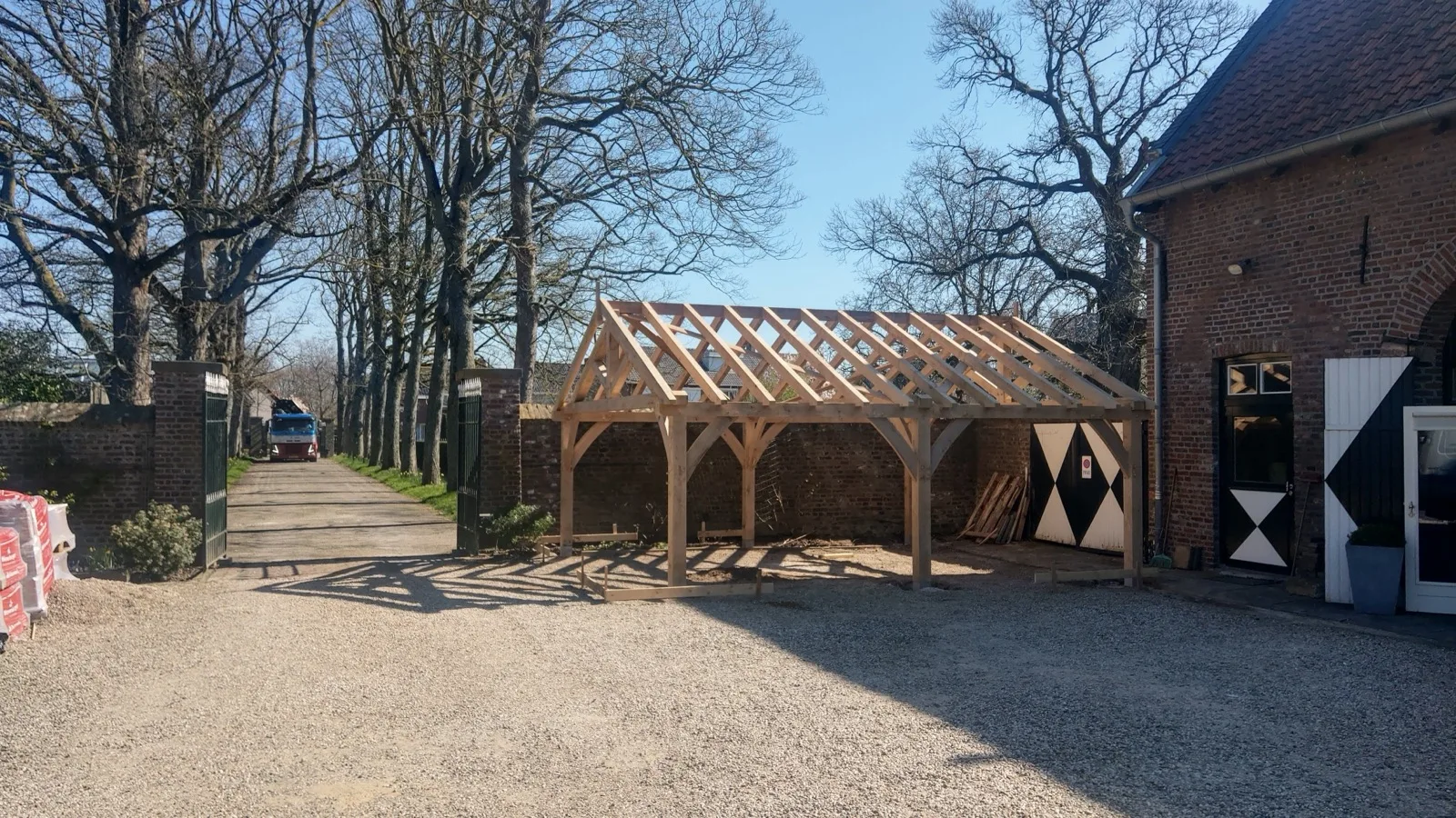 Eiken carport bij Limburgs kasteel