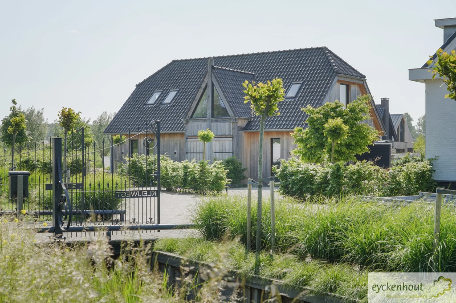 Gastenverblijf met atelier en fietsencarport