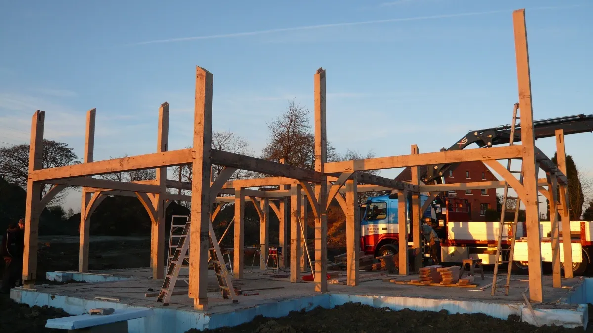 Montage van het eiken frame