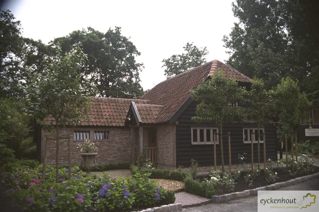 Vakantiewoning met eiken entree en oude pannen