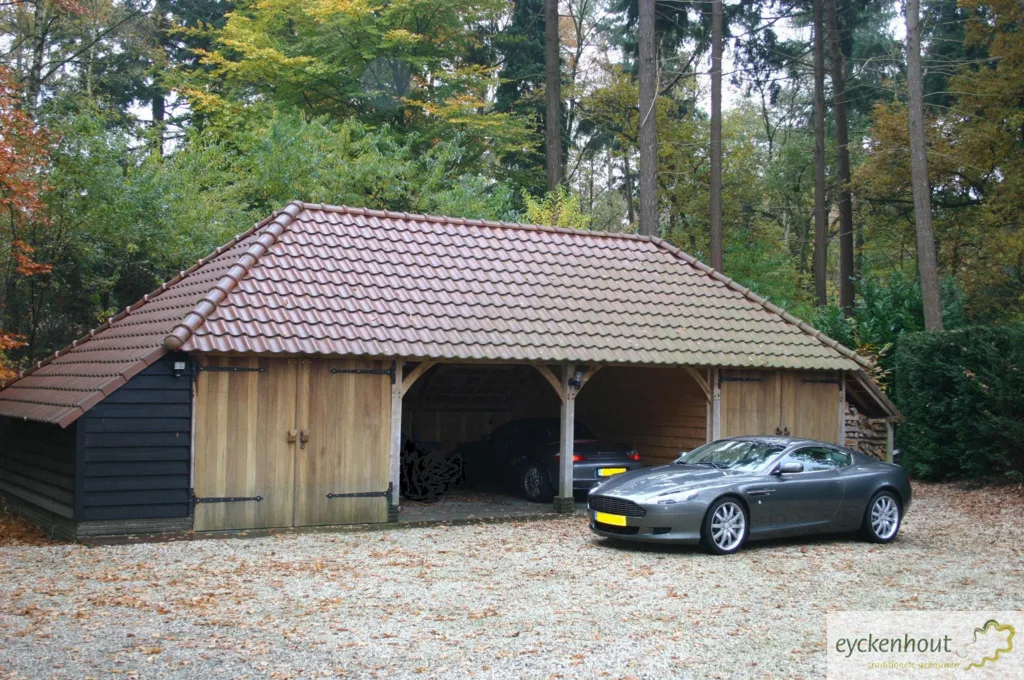 Eiken garage met carport en berging