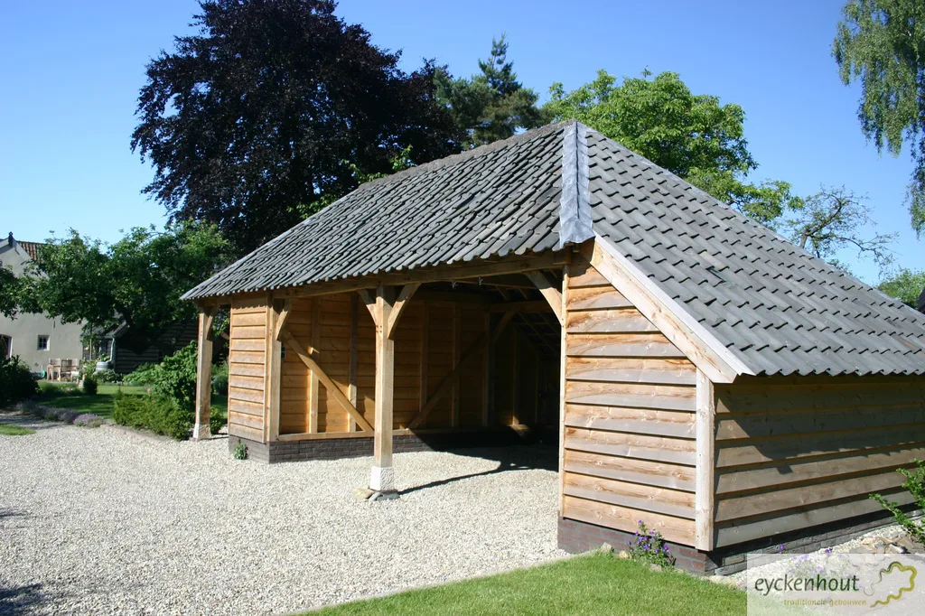 Eikenhouten bijgebouw met carport