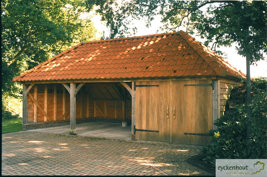 Eikenhouten carport met garage