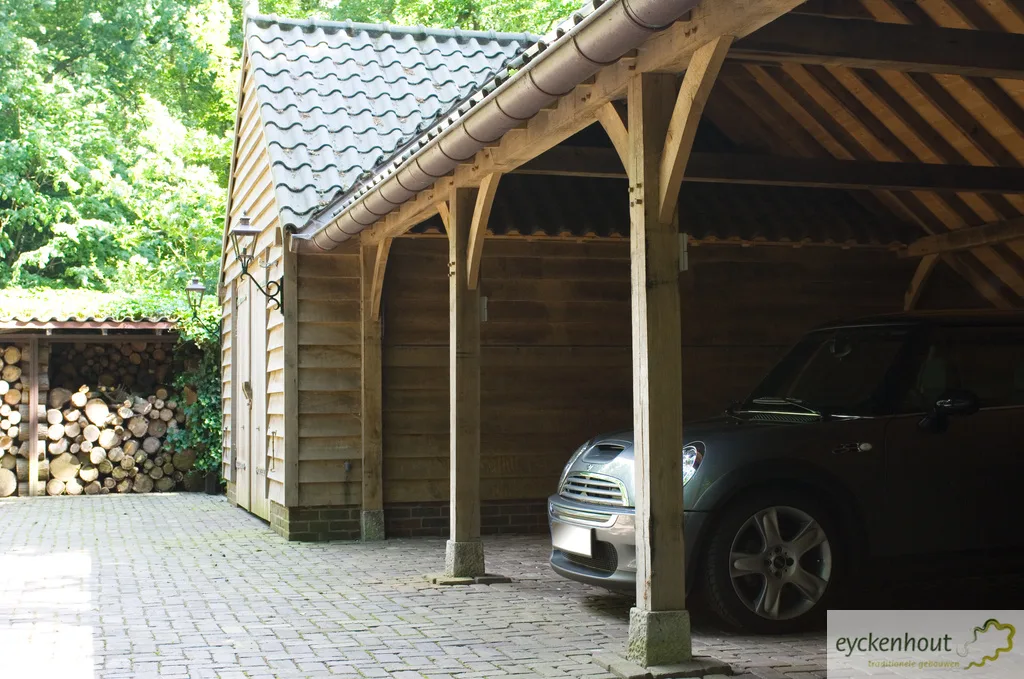 Eiken carport met minigarage