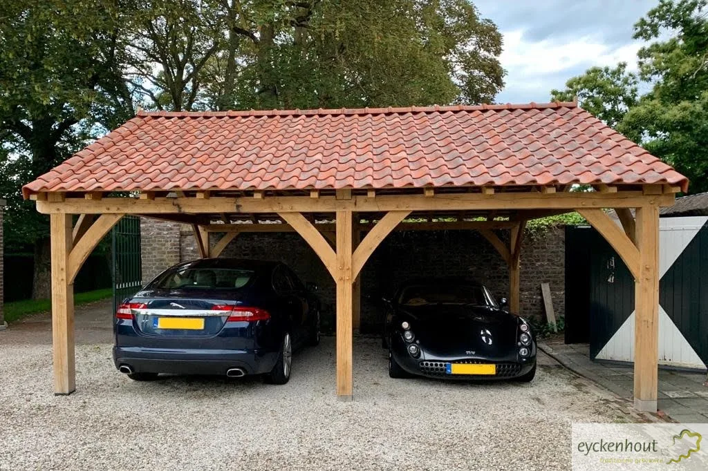 Eiken carport voor een Jaguar en een TVR