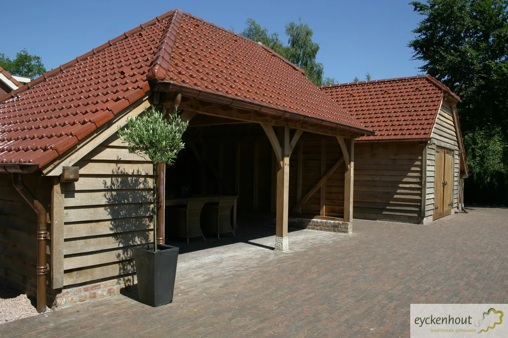 Eiken carport met tuinberging en kruispannen