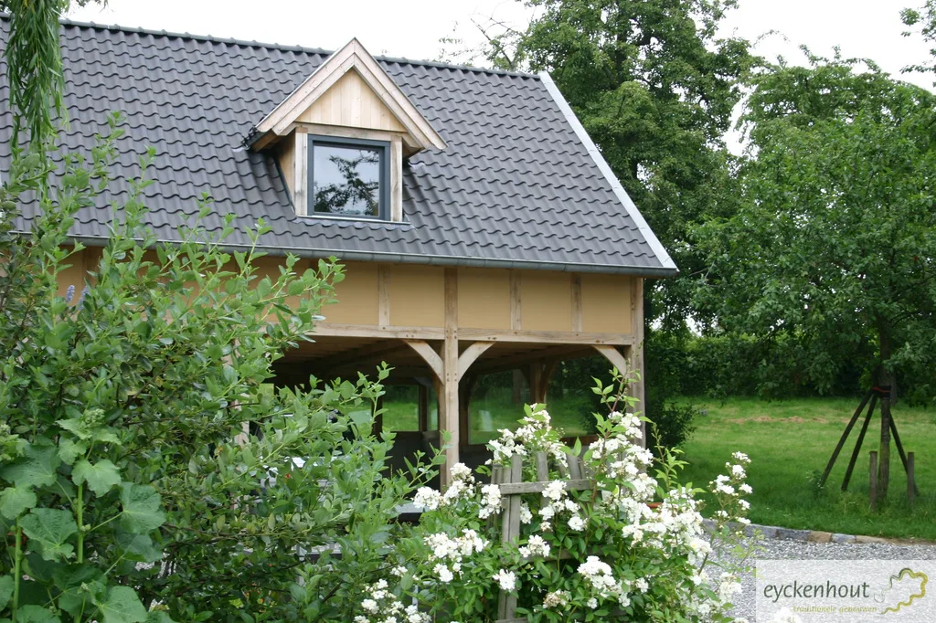 Thuiskantoor in eikenconstructie met leemgevel