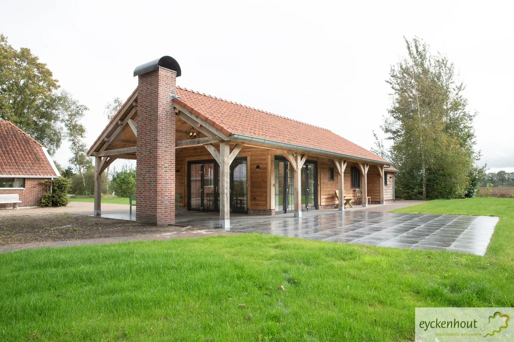Vakantiewoning in eikenconstructie met veranda