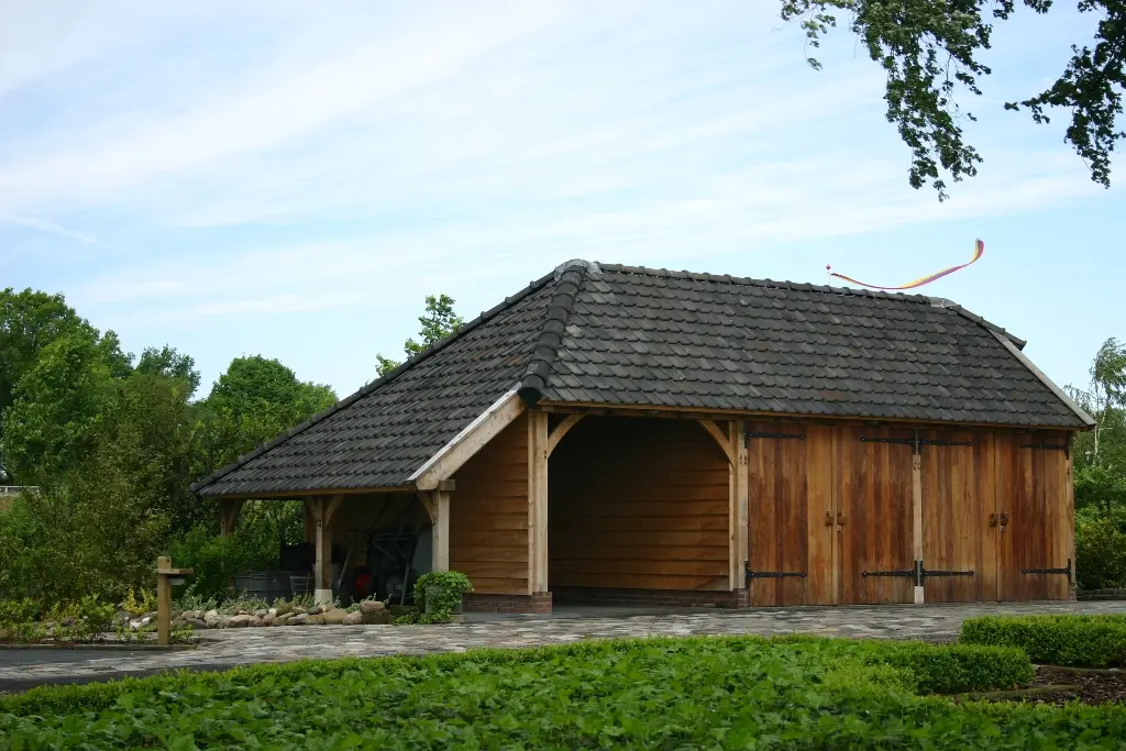 Eiken dubbele garage met Iroko deuren