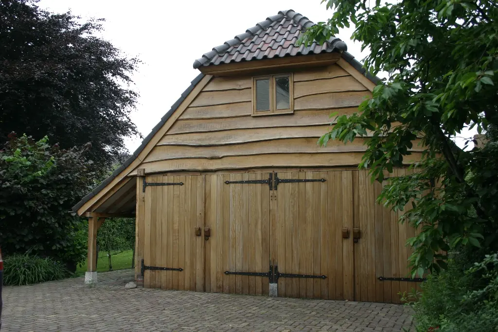 Eiken dubbele garage met houtstek
