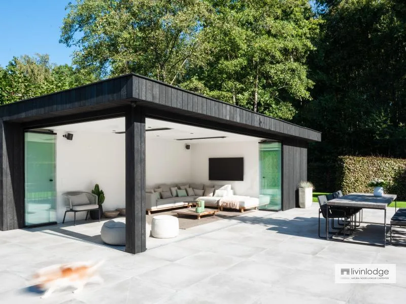 Luxe bijgebouw met grote raampartijen