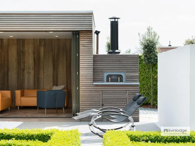 Luxe houten buitenverblijf met pizzaoven