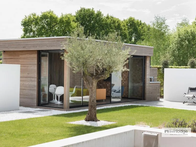 Luxe modern houten bijgebouw