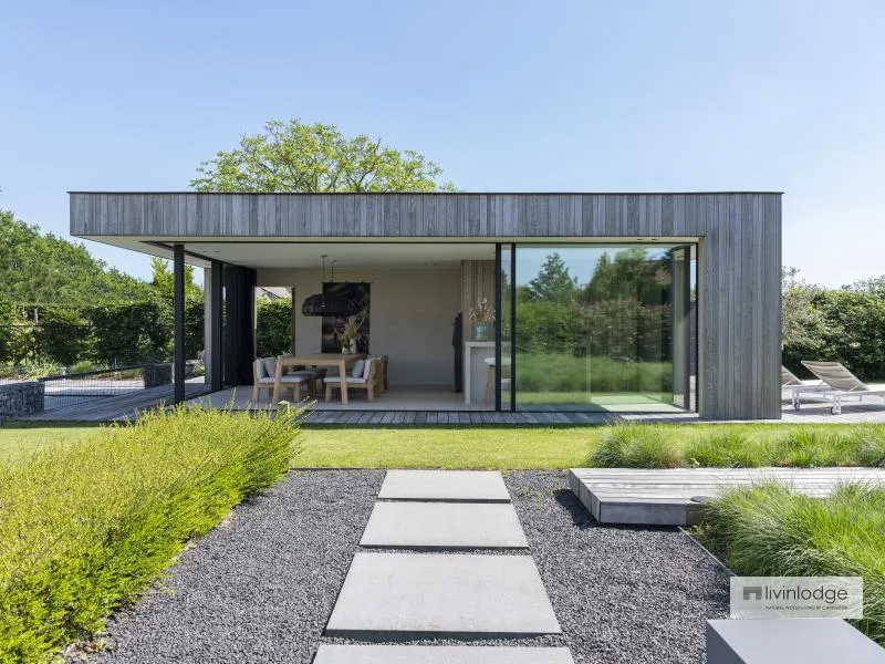 Luxe tuinhuis met zwembad en terrasoverkapping