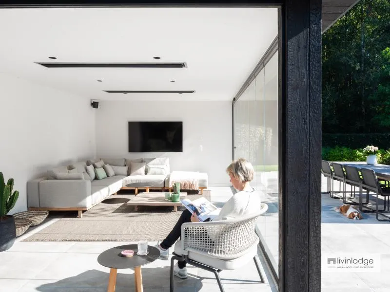 Luxe tuinkamer met een ruime zitbank