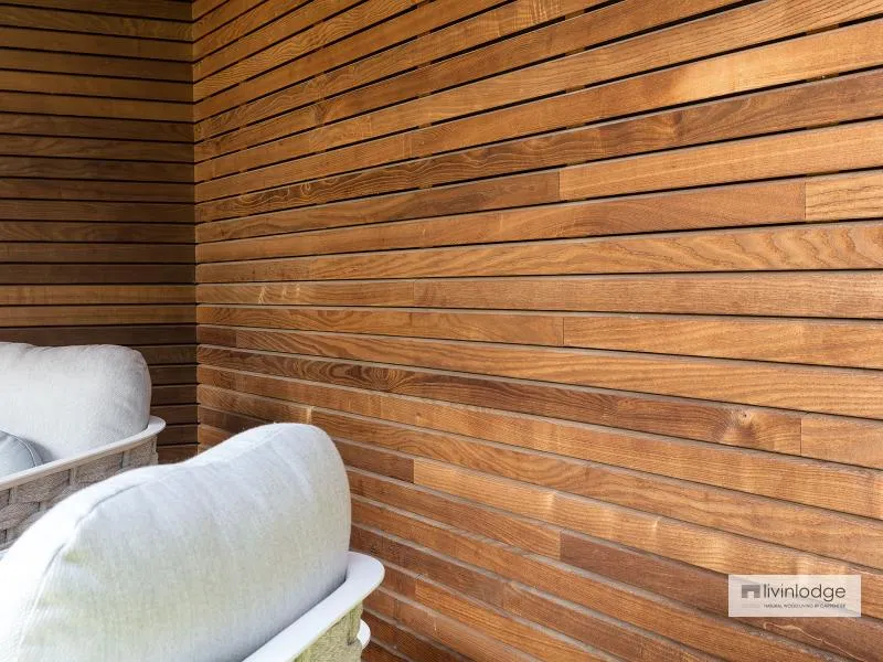 Naturel houten bekleding van het thuiskantoor