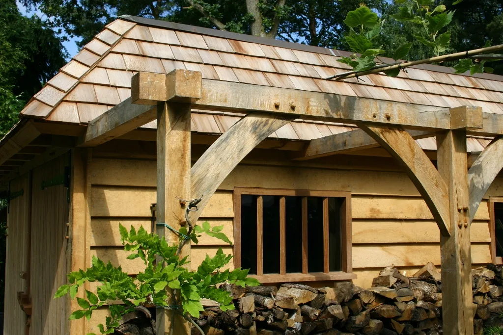 Eiken carport met pergola en cederhouten dak