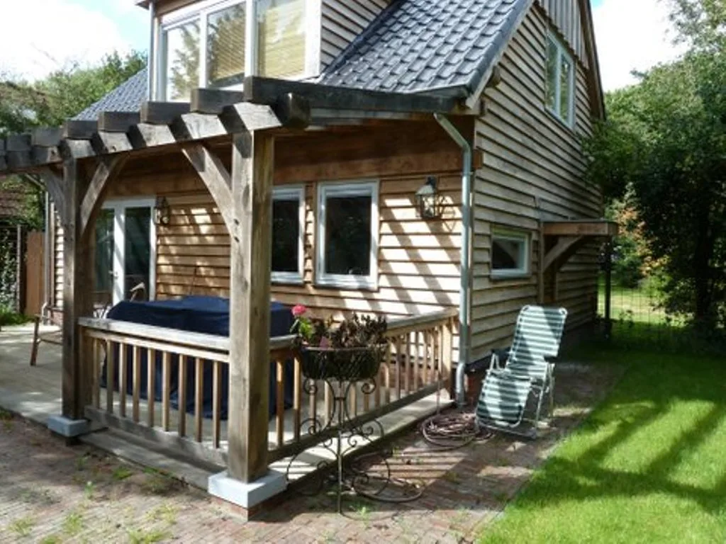 Eiken recreatiewoning met veranda en pergola