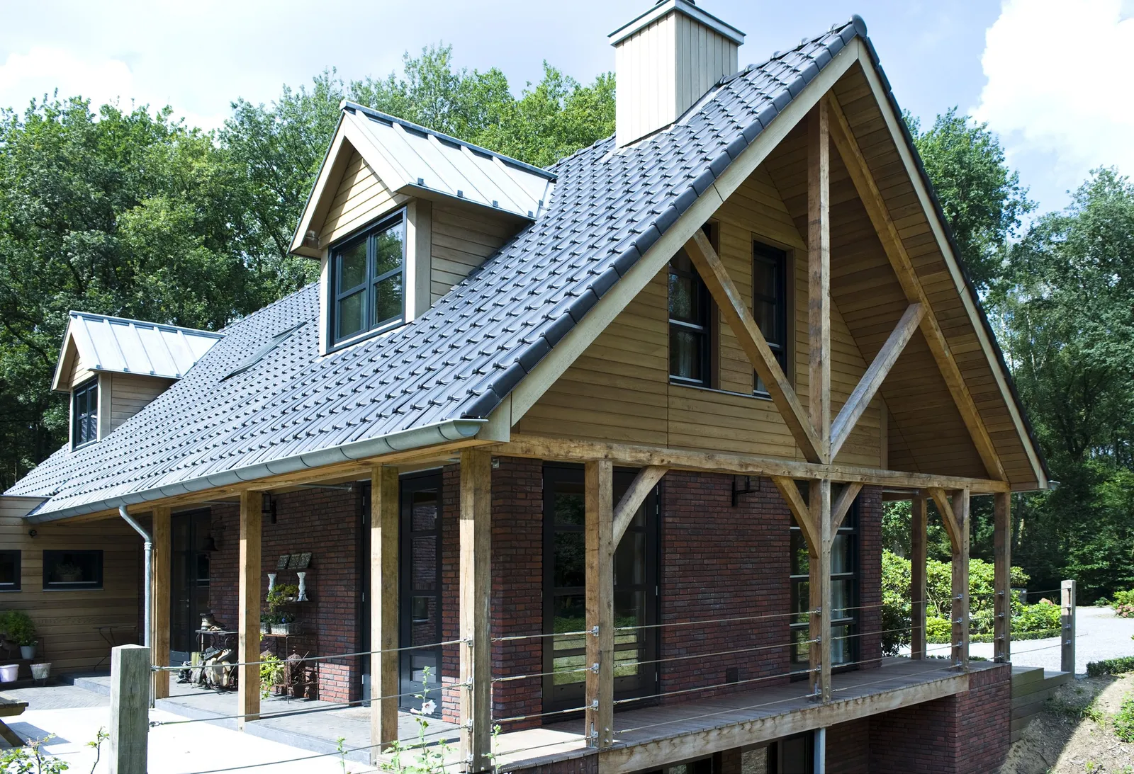 Eiken frame van de villa