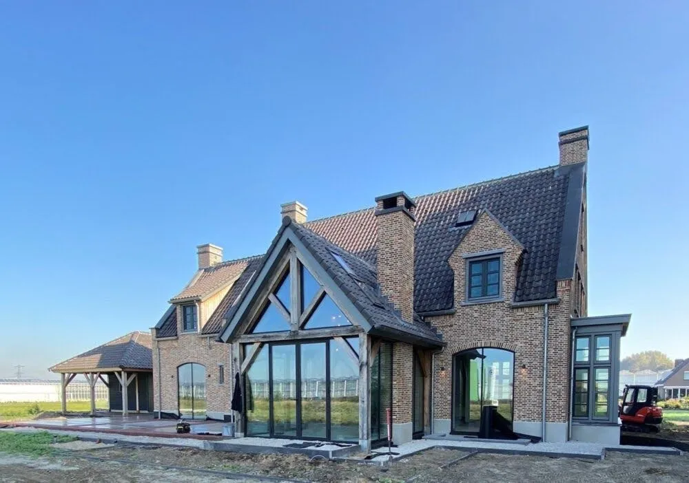 De Kempische villa met de eiken tuinkamer