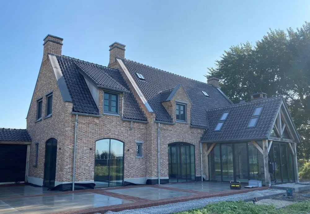 Serre in eikenhout bij de villa