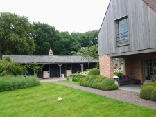 eiken kloktoren op eiken stal