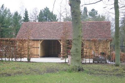 eiken carport met garage bij kempische villa
