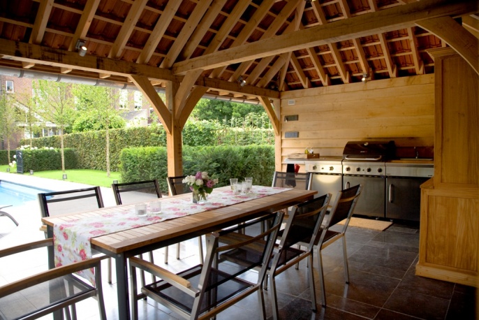 eiken poolhouse met wellness en saunaruimte