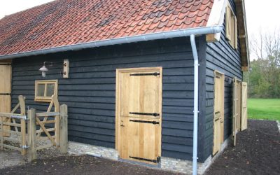 Zeeuwse schuur voorzien van rode oude holle pannen