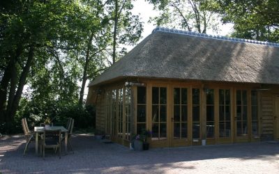 Gastenverblijf van eiken