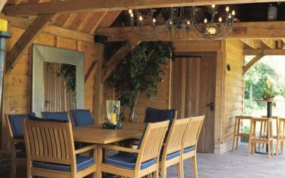 Eikenhouten bijgebouwen met veranda