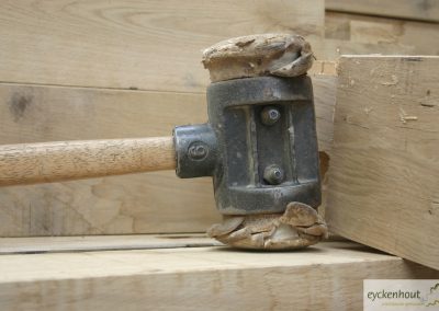 eikenhout-montagehamer-houtconstructie