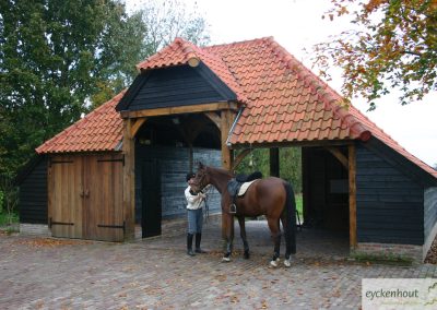 paardenstal-trailerstalling-eikenhout