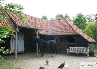 paardenstallen-trailerstalling-eikenhout