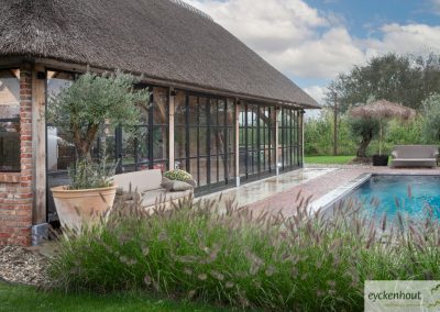 poolhouse-eikenhout-rietenkap