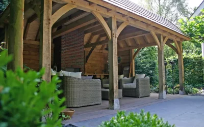 Eikenhouten bijgebouw met veranda