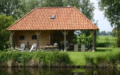 Eikenhouten bijgebouw met veranda