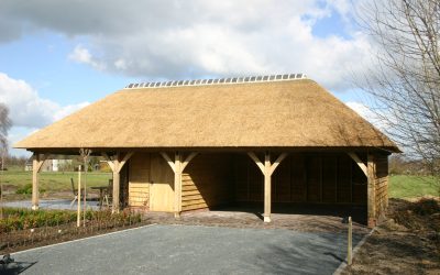 nieuw en vergrijsd bijgebouw in eiken